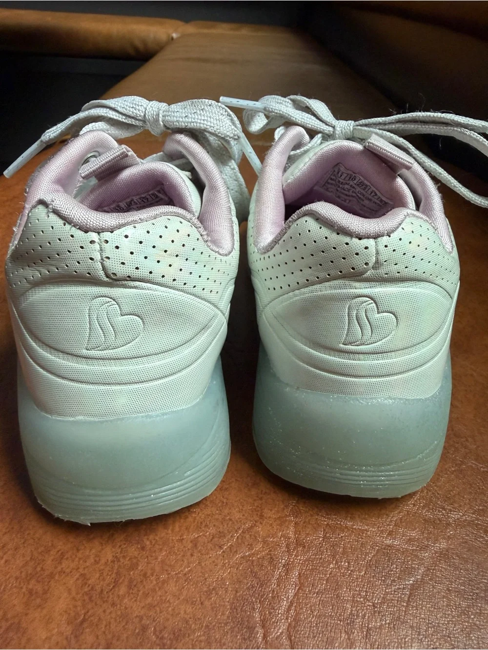 Skechers Uno Ice - Prism Luxe - Iridescent Pearl and lavender Lace-UPs size 11